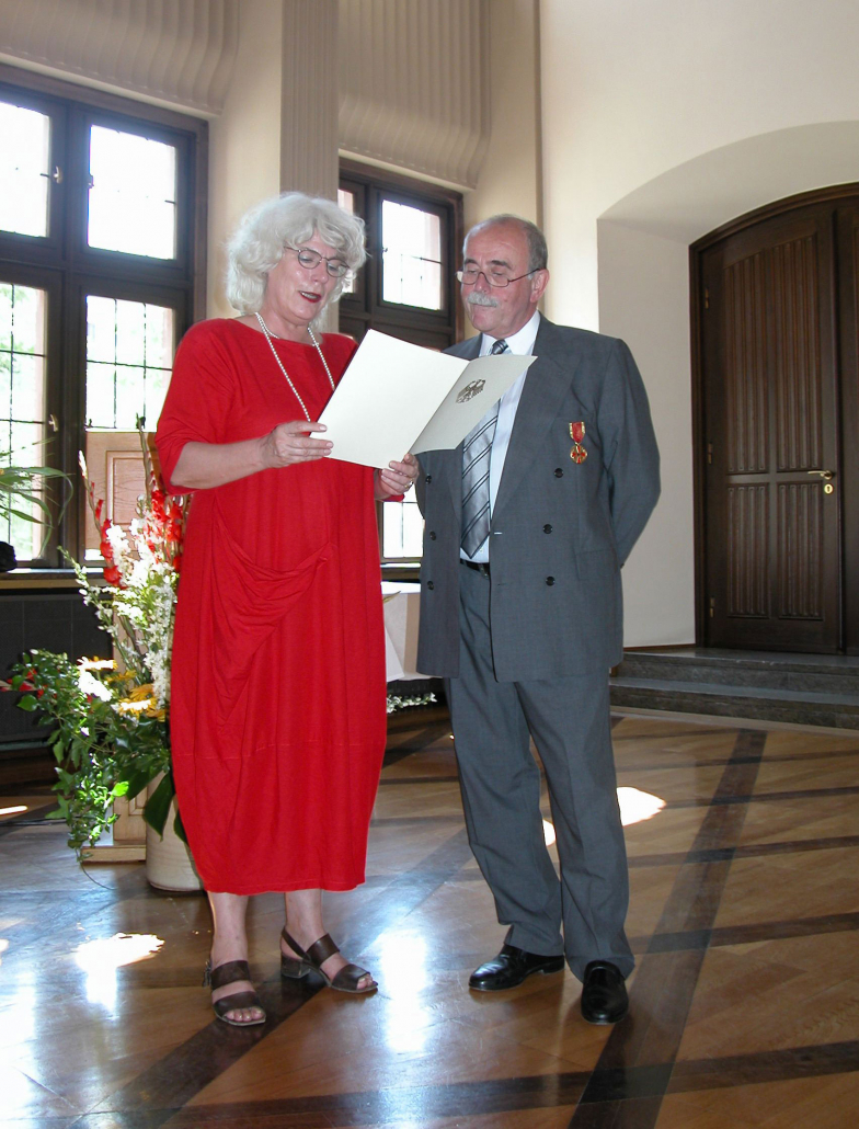 Rudolf L. Schreiber bei der Verleihung des Verdienstordens der Bundesrepublik Deutschland 2003