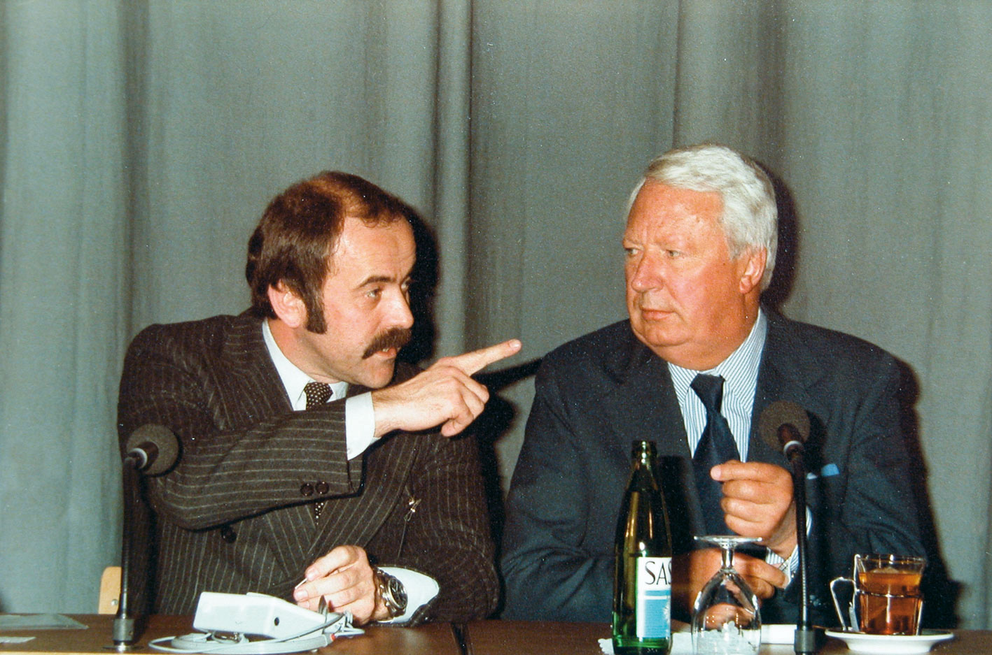 Rudolf L. Schreiber mit Premierminister Edward Heath auf dem World Economic Forum in Davos 1980
